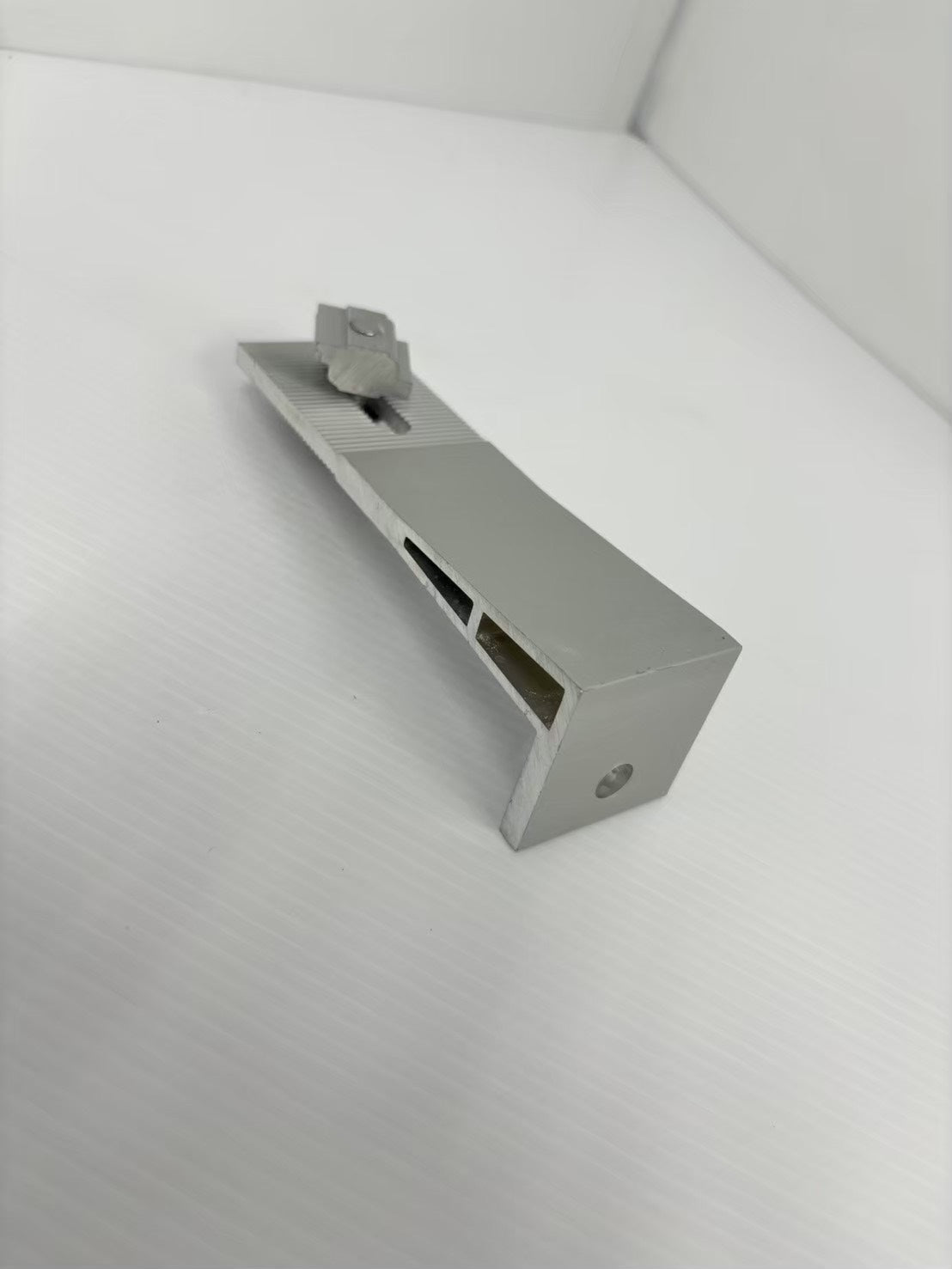 I-05A/140/TH ,  L Feet 140 mm.